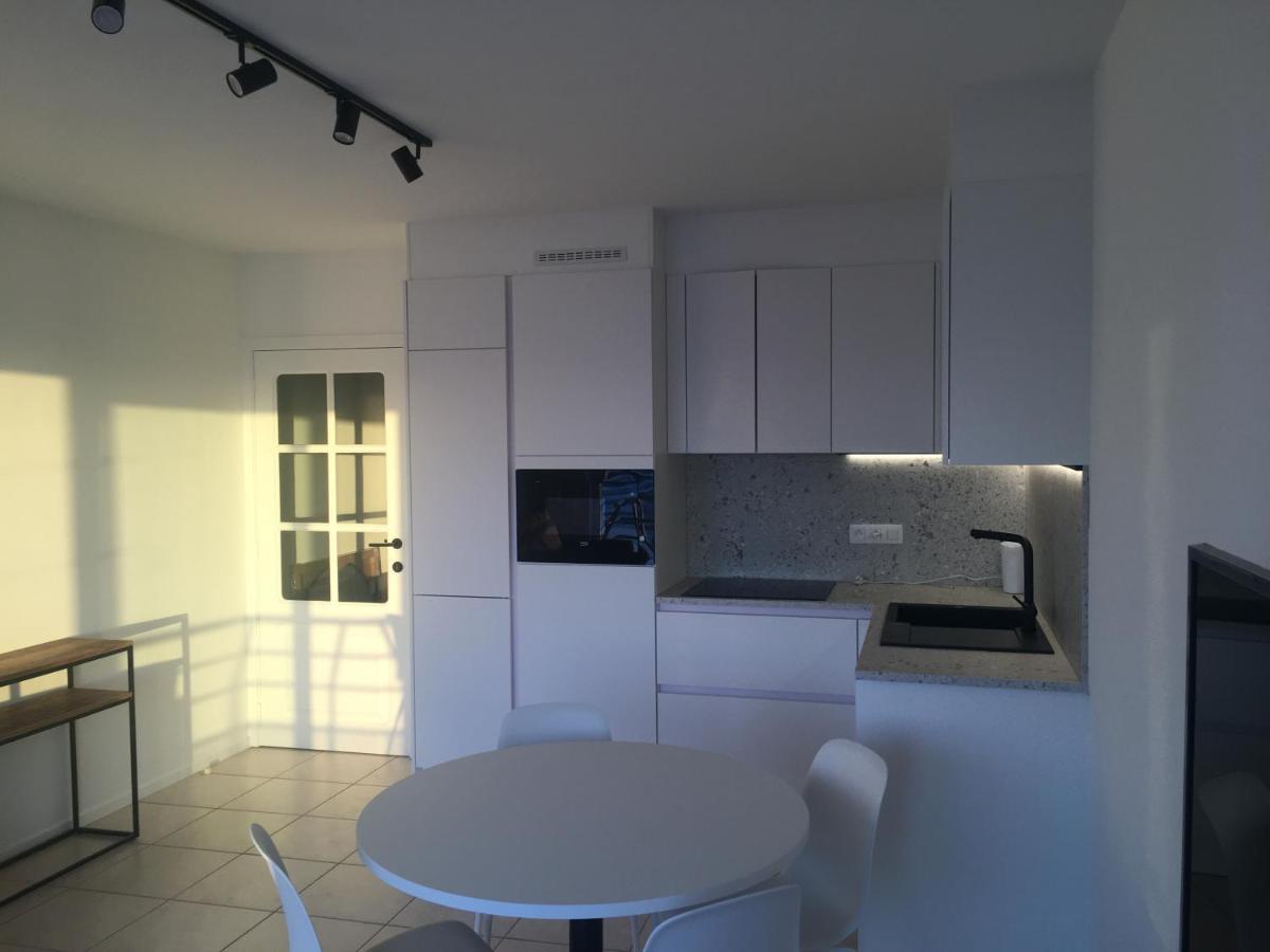 Studio 4 Pers Met Frontaal Zeezicht & Prive Zwembad Oostende Exterior foto